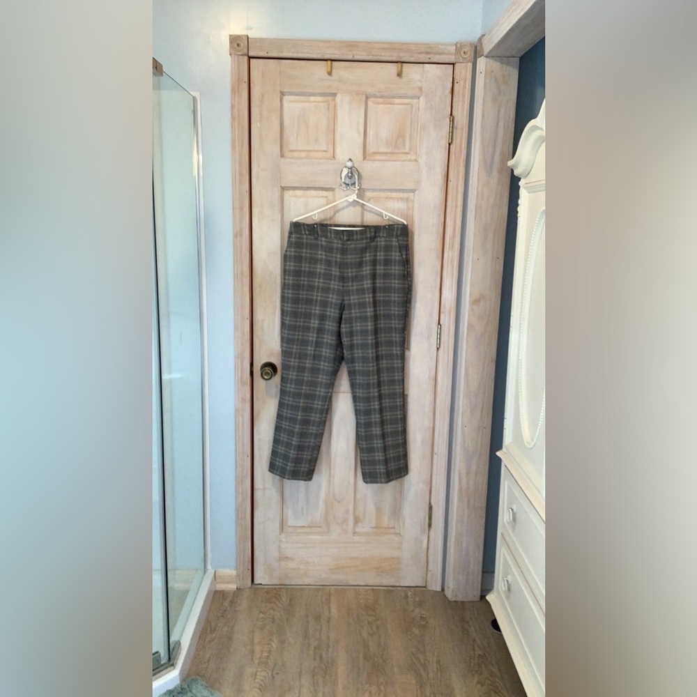 Who What Wear Plaid Straight Leg Pants in Gray and Black